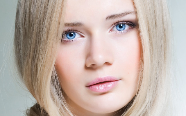 Blonde blueeyes woman photorealistic portrait free wallpaper for desktop - medium preview image