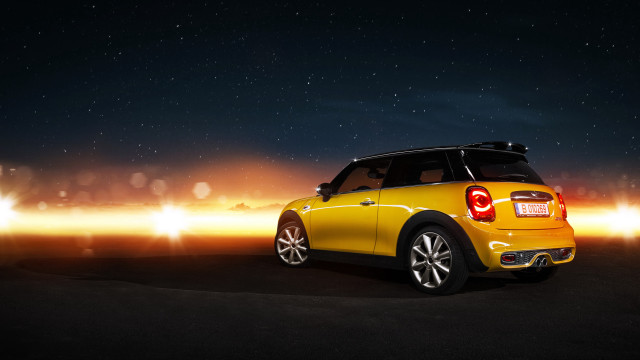 Yellow mini cooper night park free wallpaper for desktop - medium preview image