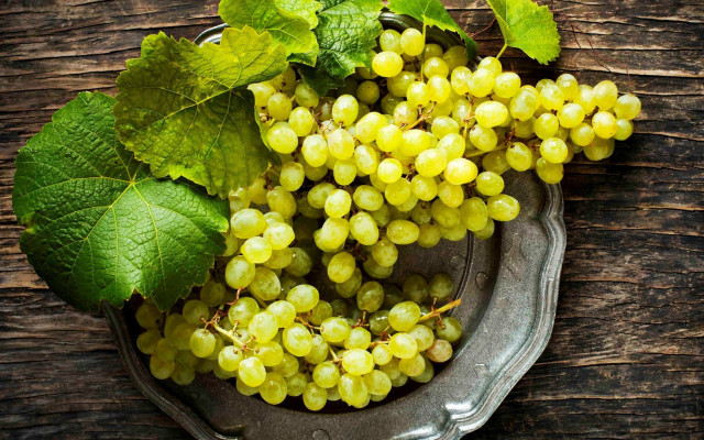 Grapes leaf spoon wooden table free wallpaper for desktop - medium preview image