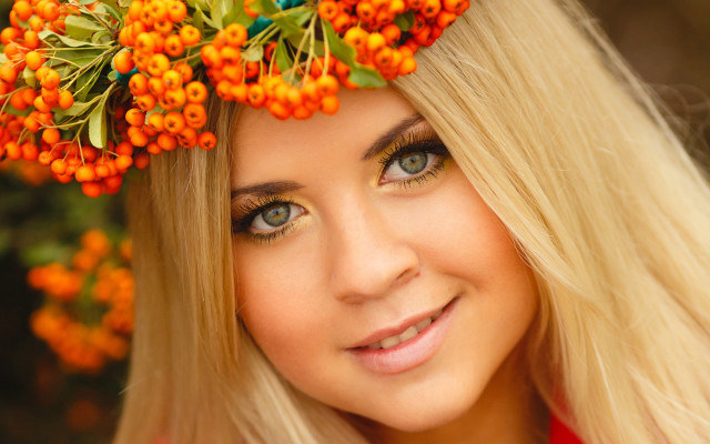 Anna hotchkis flower crown smile free wallpaper for desktop - medium preview image