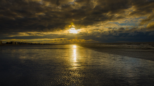 Sunset beach cityscape cloudy sky free wallpaper for desktop - medium preview image