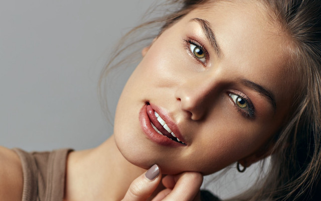 Woman ring hand chin eyes free wallpaper for desktop - medium preview image