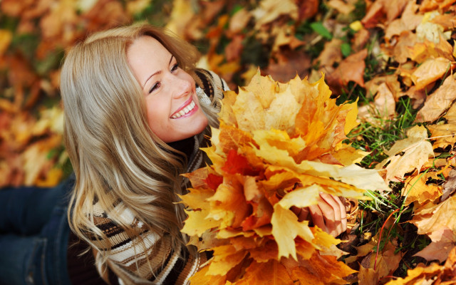 Woman leaves smiling autumn blonde free wallpaper for desktop - medium preview image