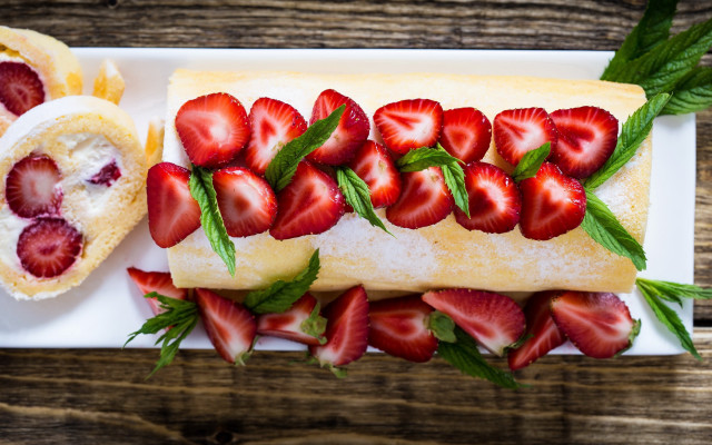 Plate sandwich strawberries wooden table free wallpaper for desktop - medium preview image
