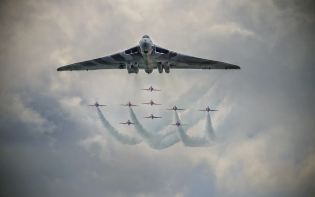 Planes flying formation smoke trails free wallpaper for desktop - medium preview image