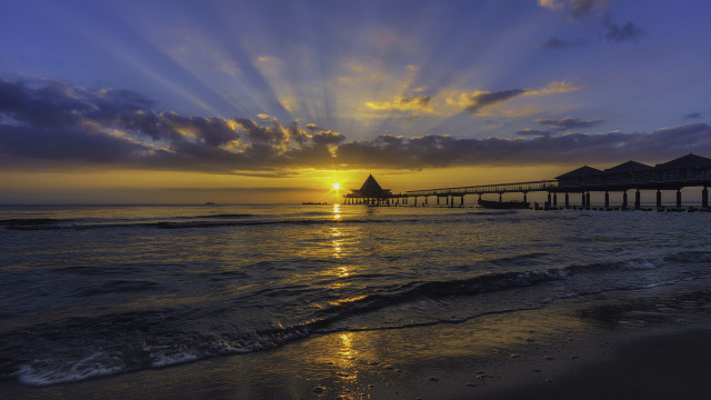 Sunset pier boat dusk city free wallpaper for desktop - medium preview image