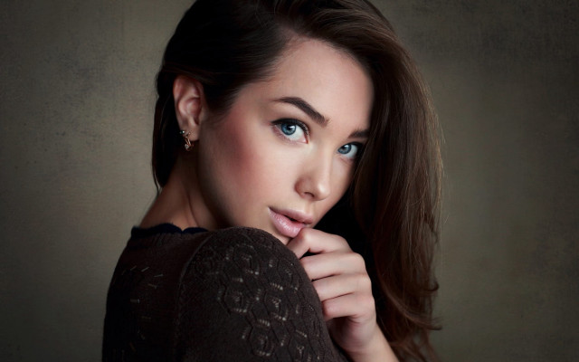 Elina karimova blue eyes brown free wallpaper for desktop - medium preview image