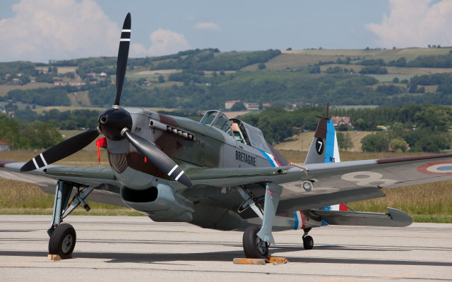 Small plane runway sky trees free wallpaper for desktop - medium preview image