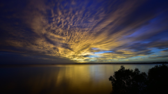 Sunset lake trees crepuscular rays free wallpaper for desktop - medium preview image