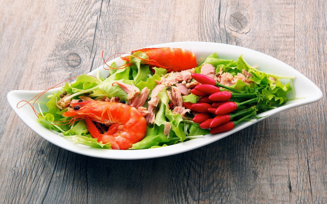 Shrimp salad wooden table fork free wallpaper for desktop - medium preview image