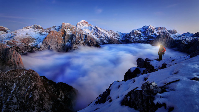 Mountain man snowy foggy valley free wallpaper for desktop - medium preview image