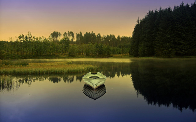 Lake sunset purple sky boat free wallpaper for desktop - medium preview image