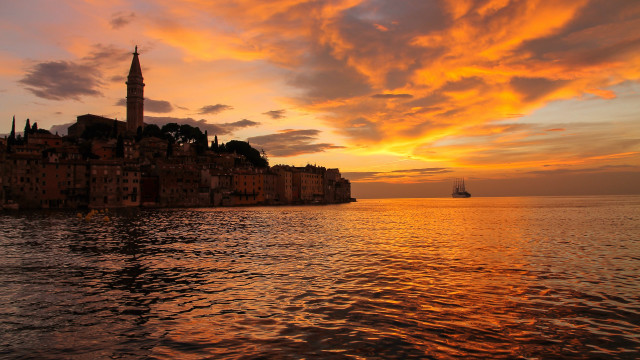 Sunset city boat sailboat magic free wallpaper for desktop - medium preview image