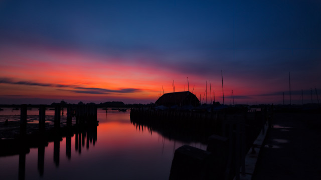 Sunset marina boats dock building free wallpaper for desktop - medium preview image