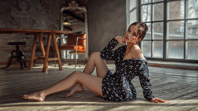 Woman sitting artnouveau fashion portrait free wallpaper for desktop - medium preview image