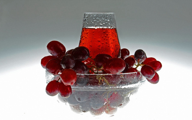 Glass bowl grapes liquid reflection free wallpaper for desktop - medium preview image
