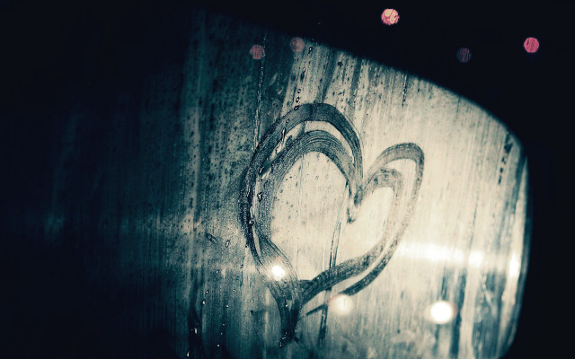 Heart window raindrops streetlight moon free wallpaper for desktop - medium preview image