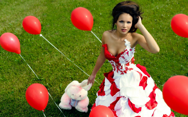 Gothic fashion woman balloons dress free wallpaper for desktop - medium preview image