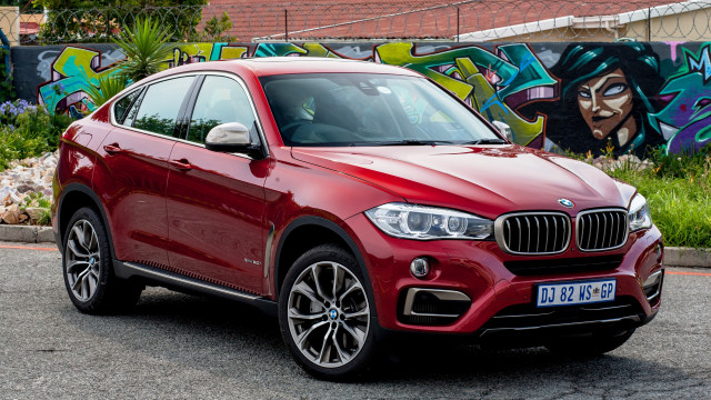 Red bmw suv graffiti wall free wallpaper for desktop - medium preview image