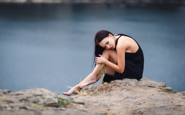 Woman sitting rock water fashion free wallpaper for desktop - medium preview image