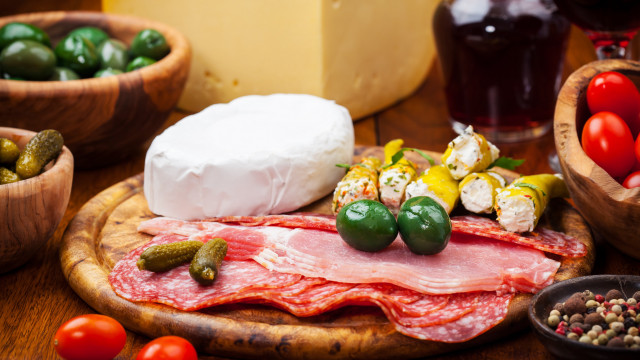 Wooden cutting board meat vegetables free wallpaper for desktop - medium preview image