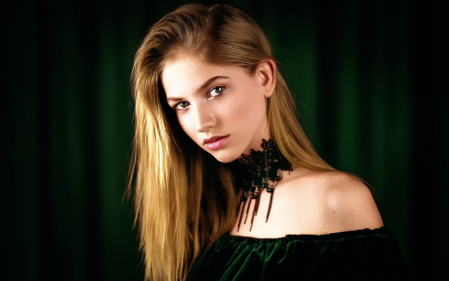 Blonde woman green dress choker free wallpaper for desktop - medium preview image