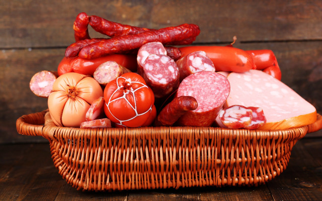 Sausage meat basket wooden background free wallpaper for desktop - medium preview image