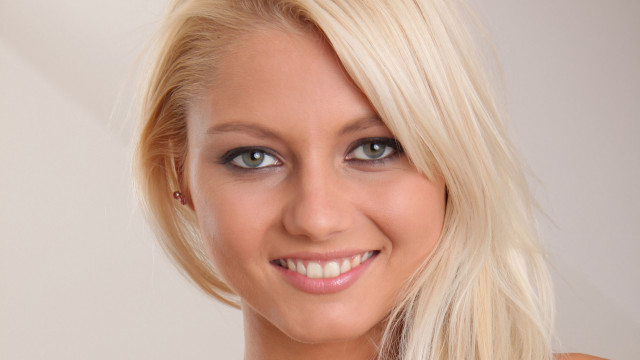 Blonde woman blue eyes smiling #2 free wallpaper for desktop - medium preview image