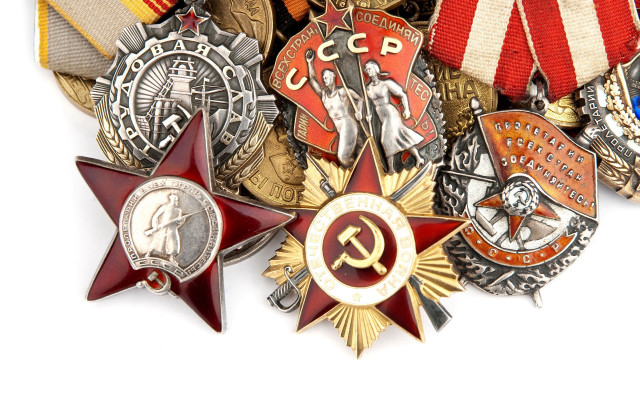 Medals badges red star hammer free wallpaper for desktop - medium preview image