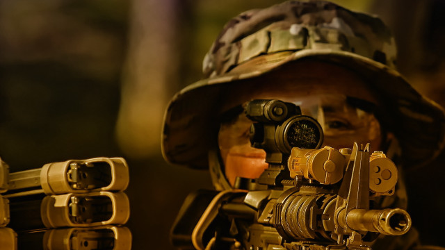 Soldier machinegun helmet camera flashlight free wallpaper for desktop - medium preview image