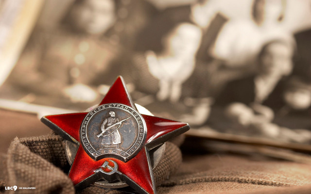 Red star silver star brown free wallpaper for desktop - medium preview image