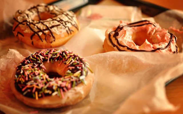 Donuts sprinkles coffee food photography free wallpaper for desktop - medium preview image