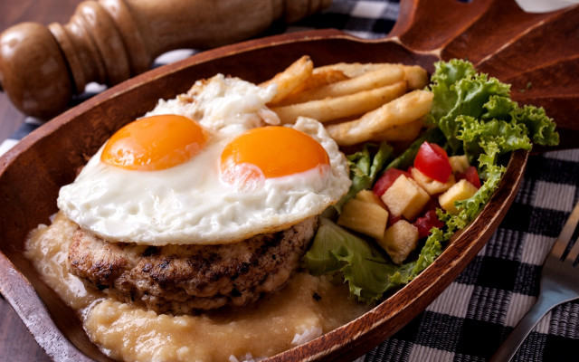 Plate eggs frenchfries food photography free wallpaper for desktop - medium preview image