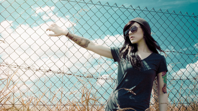 Woman hat sunglasses fence outstretched free wallpaper for desktop - medium preview image