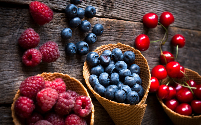 Berries icecream basket stilllife food free wallpaper for desktop - medium preview image