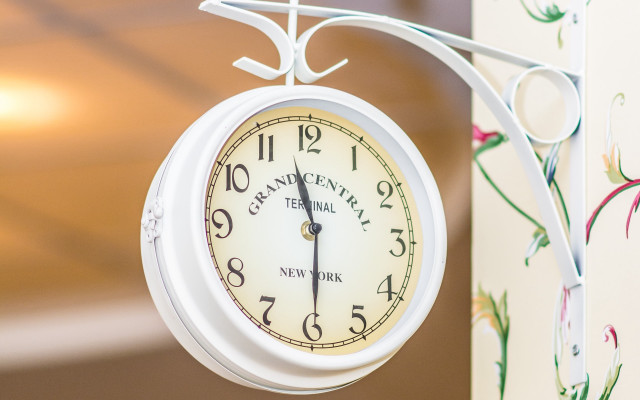 Clock floral design arts crafts free wallpaper for desktop - medium preview image