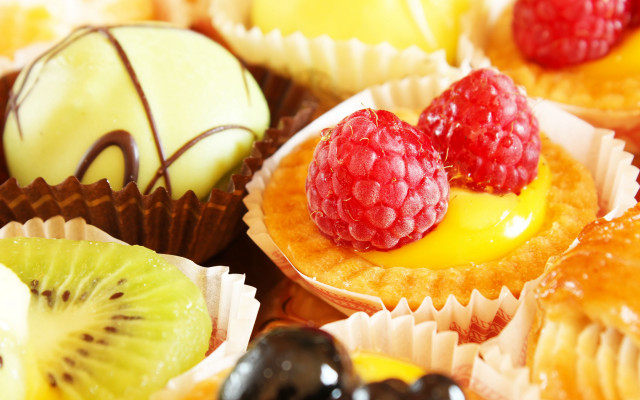 Cupcakes fruit chocolate rococo professional free wallpaper for desktop - medium preview image