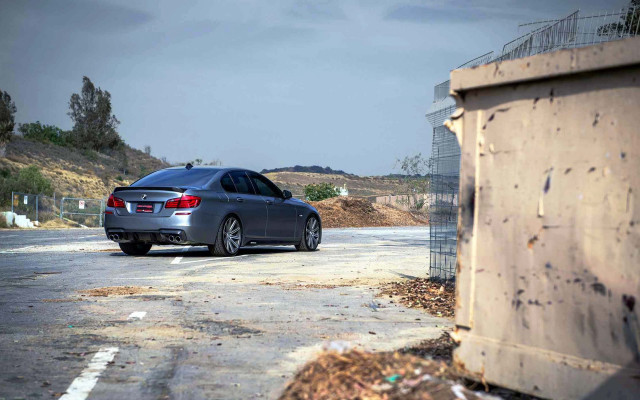 Car fence woodenbox anamorphic flare free wallpaper for desktop - medium preview image