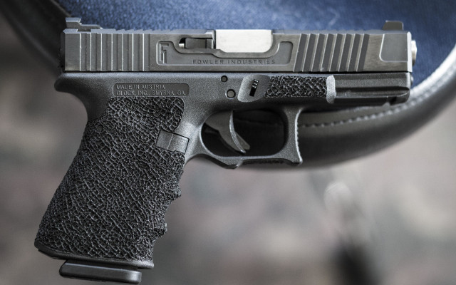 Gun table blurry background detailed free wallpaper for desktop - medium preview image