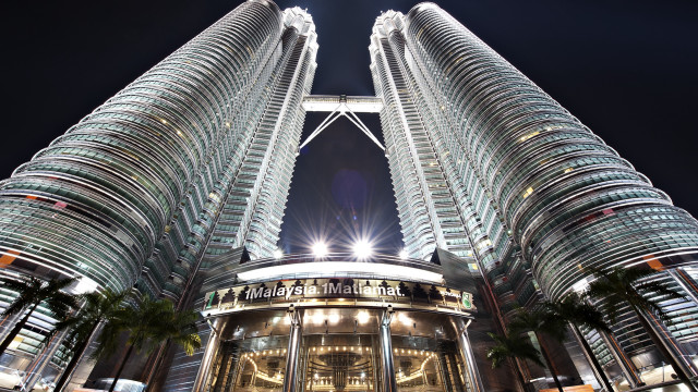 Cityscape tokyo skyscraper night bridge free wallpaper for desktop - medium preview image