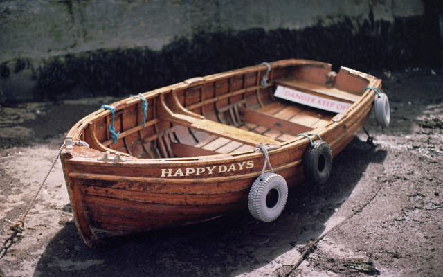 Small wooden boat happy days free wallpaper for desktop - medium preview image