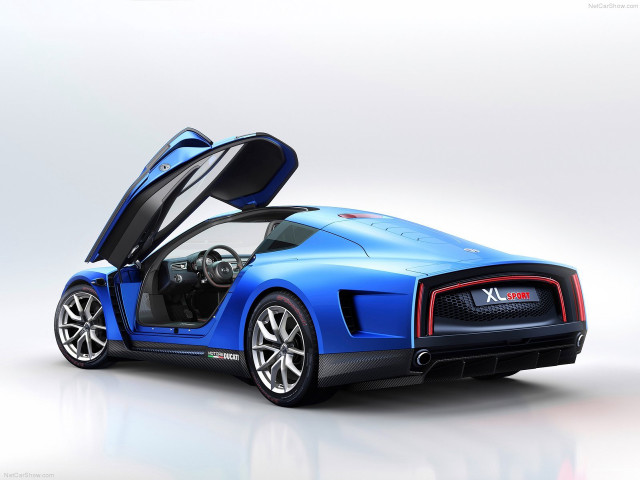 Blue sports car reflection futurism free wallpaper for desktop - medium preview image