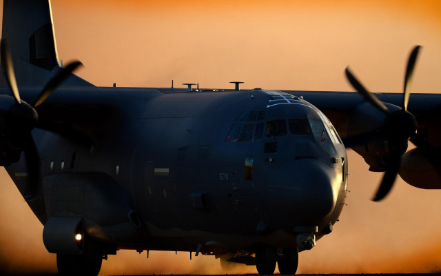Large airplane runway sunset propeller free wallpaper for desktop - medium preview image