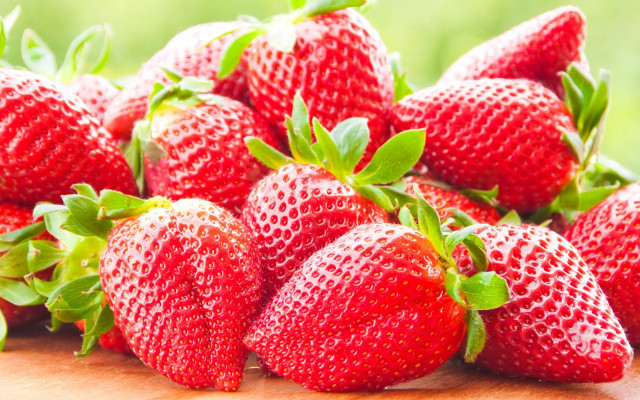 Strawberries wooden table green field free wallpaper for desktop - medium preview image