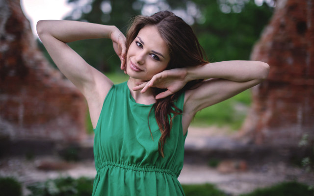 Elina karimova green dress portrait free wallpaper for desktop - medium preview image