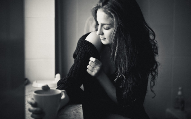 Woman sitting coffee mug blurry free wallpaper for desktop - medium preview image