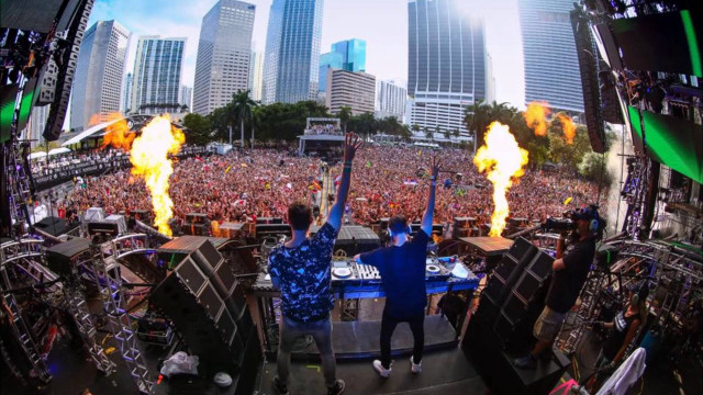 Man stage fire crowd people free wallpaper for desktop - medium preview image