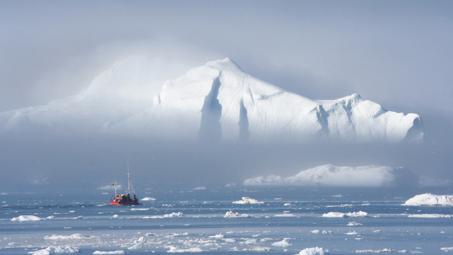 Boat mountain iceberg fog beach free wallpaper for desktop - medium preview image