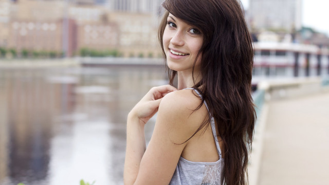 Woman city bridge water blurry free wallpaper for desktop - medium preview image