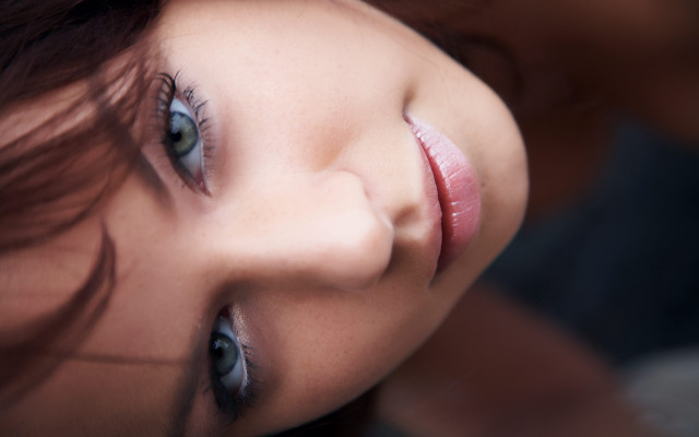 Woman blueeyes pinklips blackshirt portrait free wallpaper for desktop - medium preview image